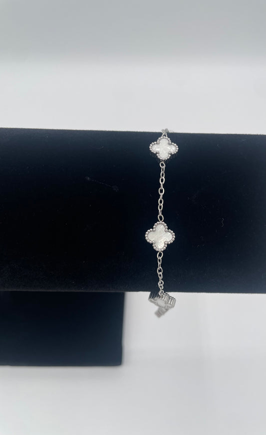 WHITE & SILVER | MINI CLOVER BRACELET